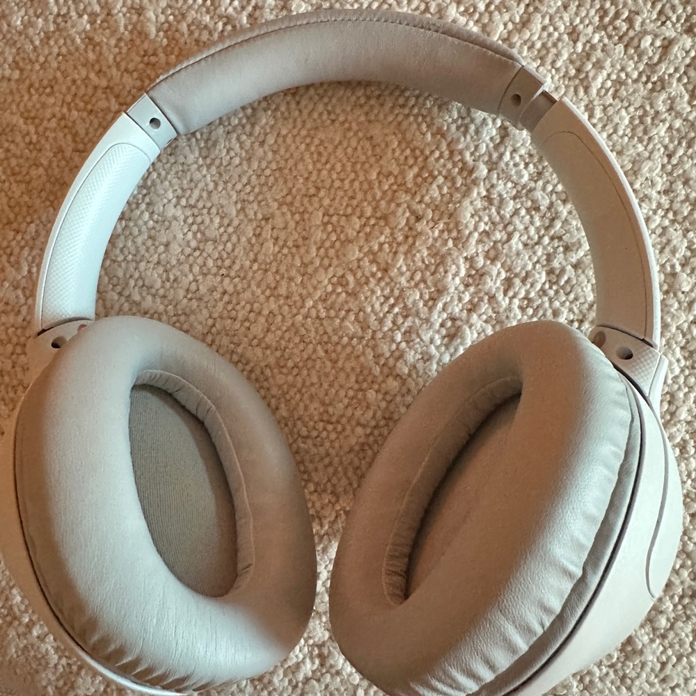 Over-Ear Wireless Headphones in Light Gray - Comfortable Sound